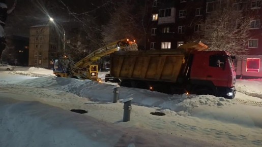 В Кемерове за сутки с улиц и дорог города вывезли 21,6 тысяч кубометров снега