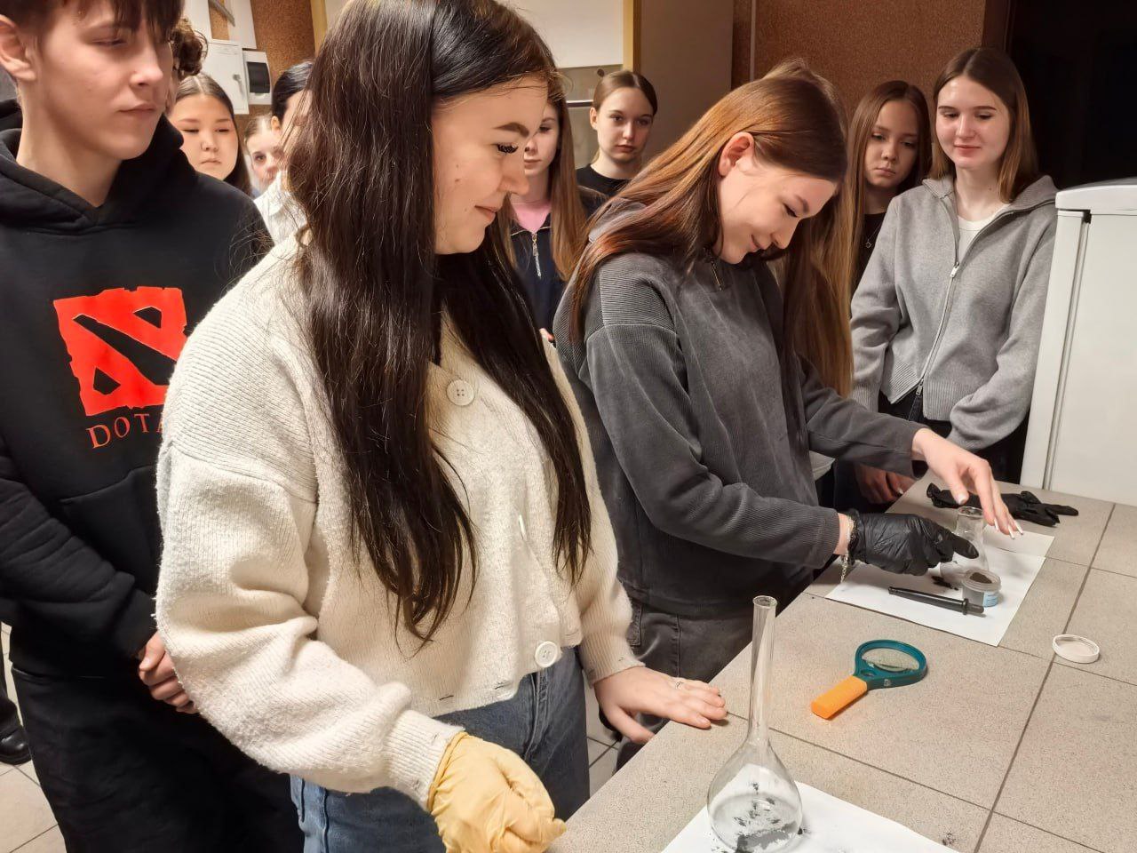 В Белове транспортные полицейские присоединились к Всероссийской акции «Студенческий десант» В Белове транспортные полицейские присоединились к Всероссийской акции «Студенческий десант»