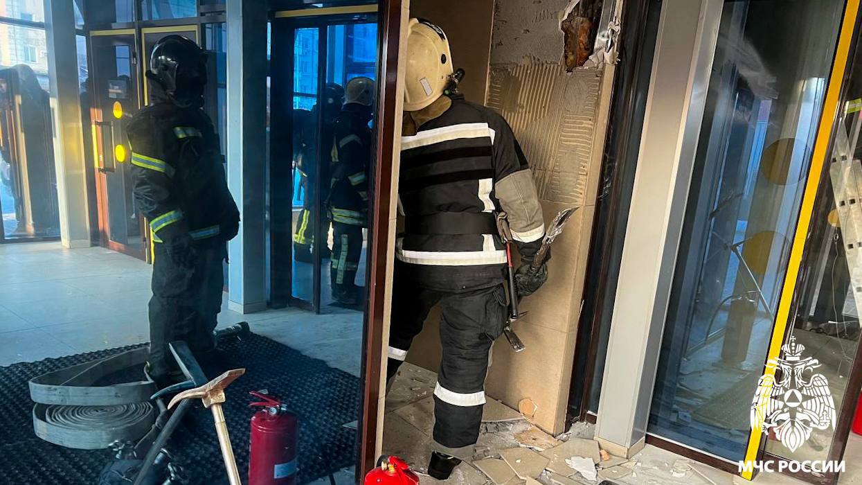 120 человек эвакуировались из ТЦ «Я» 120 человек эвакуировались из ТЦ «Я»