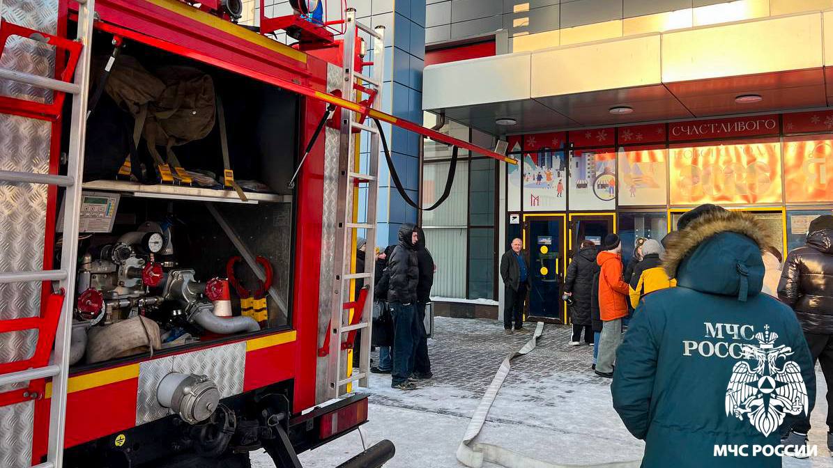 120 человек эвакуировались из ТЦ «Я» 120 человек эвакуировались из ТЦ «Я»