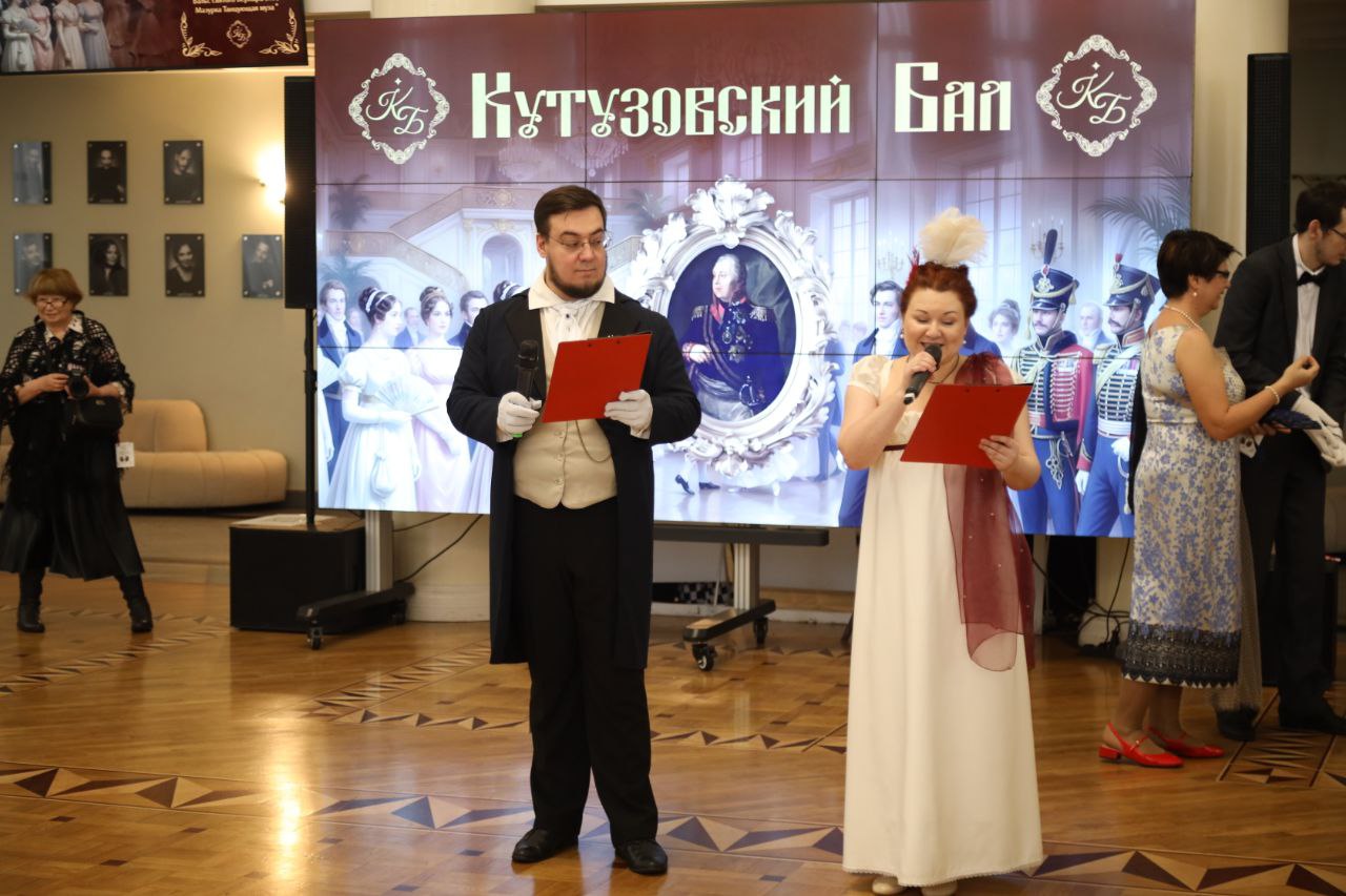 В Новокузнецке прошел Кутузовский исторический бал В Новокузнецке прошел Кутузовский исторический бал