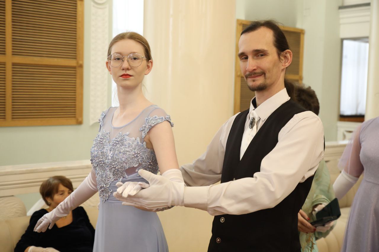 В Новокузнецке прошел Кутузовский исторический бал В Новокузнецке прошел Кутузовский исторический бал