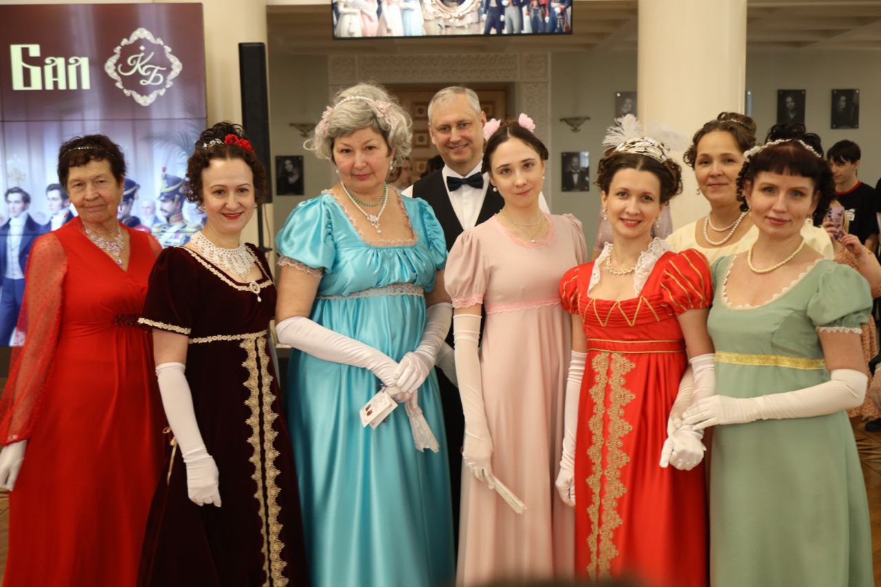 В Новокузнецке прошел Кутузовский исторический бал В Новокузнецке прошел Кутузовский исторический бал