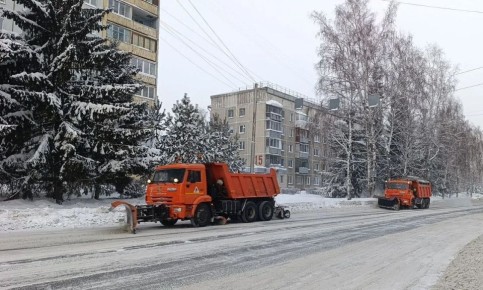 Сегодня в Кемерове дорожные службы будут вывозить снег с проспектов Шахтёров и Московский