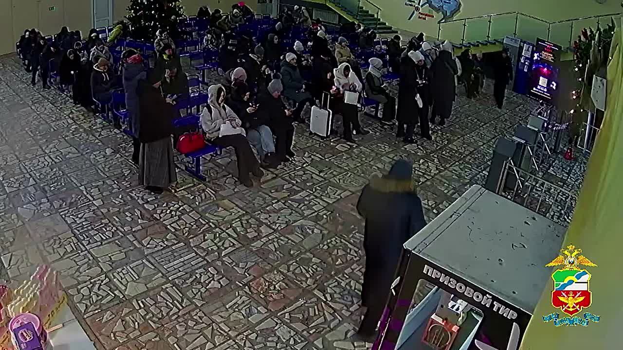 В Кемерове транспортные полицейские задержали подозреваемого в грабежах