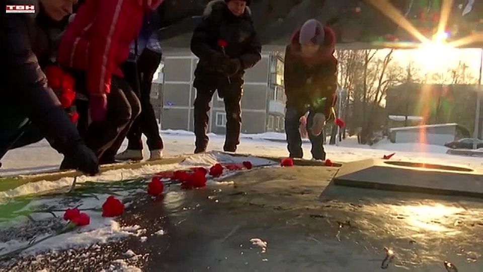 84 года подвигу троих. Те, в ком течет кровь Героев Советского Союза трепетно хранят историю трех защитников: Герасименко, Черемнова и Красилова