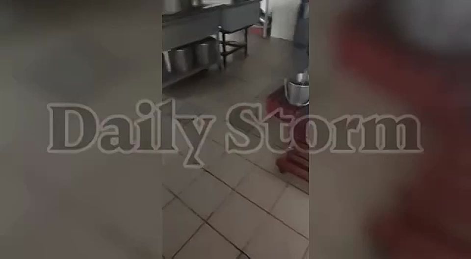 «Зарплата — 29 тысяч, а работать надо за троих, еще и рот закрывают»: сотрудники кузбасского интерната, где погибли девять человек, пожаловались на невыносимые условия