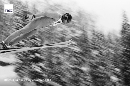 #архив_ТАСС_Сибирь. Победитель территориальных соревнований по прыжкам на лыжах с трамплина VIII зимней Спартакиады народов РСФСР на зимнем отдыхе в Горной Шории