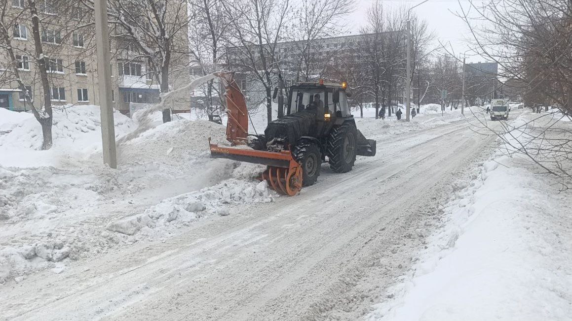 В Кемерове с начала зимы с улиц и дорог города вывезли уже 1,1 млн кубометров снега В Кемерове с начала зимы с улиц и дорог города вывезли уже 1,1 млн кубометров снега