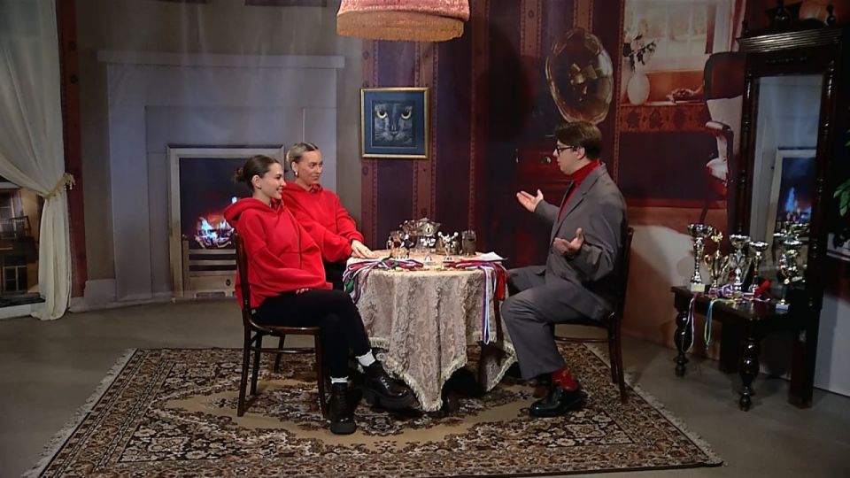 Когда в хоккейном матче тайм-аут, наступает их звездный час