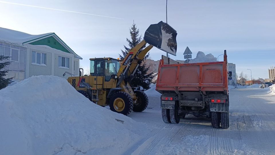 Дорожная техника сегодня работает в жилом районе Лесная поляна