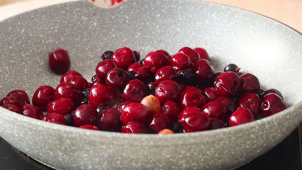 Восхитительный пирог с ягодами - милое угощение для всей семьи