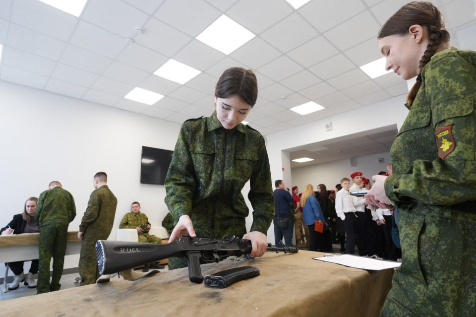 В Кемерове проходит XXII смотр-конкурс «Лучшие юнармейские отряды – к Обелиску Славы»