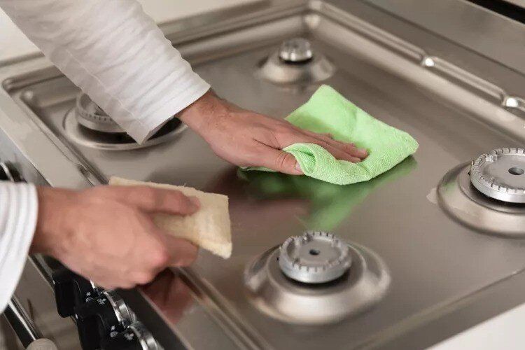 Как эффективно избавиться от разводов на нержавеющей стали