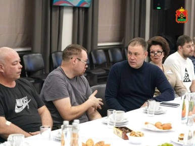 В Кузбассе усилят поддержку участников СВО: Илья Середюк встретился с защитниками и их родными