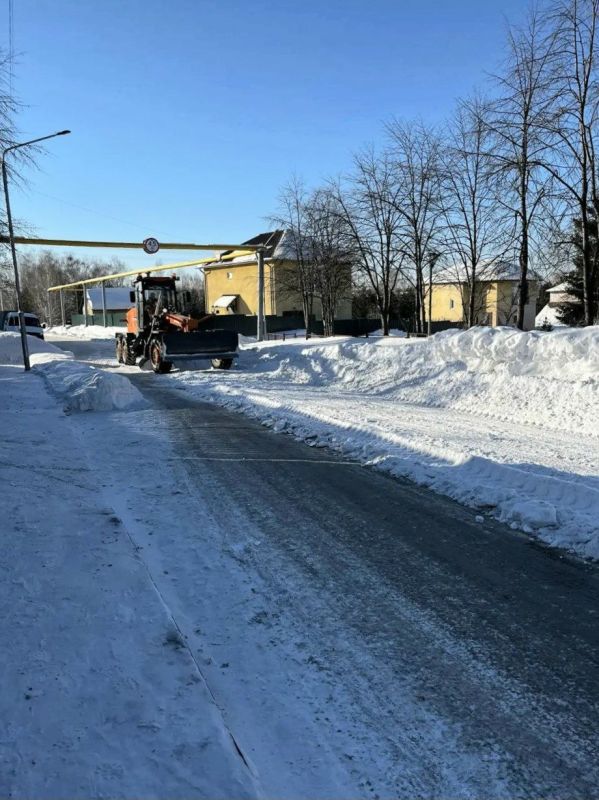 В Кемерове сегодня дорожные службы будут очищать от снега тротуары на пр.Кузбасский и убирать накат на дороге пр.Кузнецкий