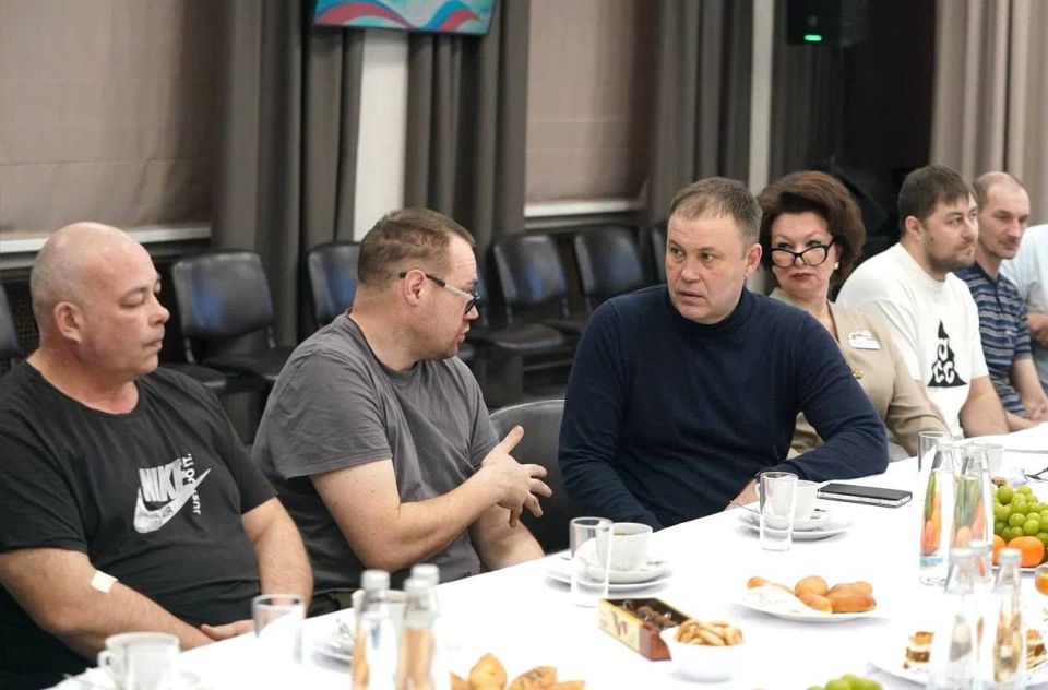 Губернатор Кузбасса Илья Середюк посетил Кузбасский клинический госпиталь для ветеранов войн, где проходят лечение и реабилитацию участники специальной военной операции, а также встретился с родственниками защитников...