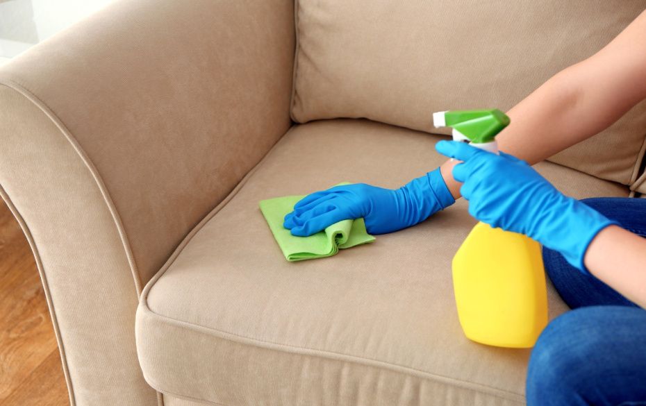 Чистим диван самостоятельно: советы по уходу и народные средства