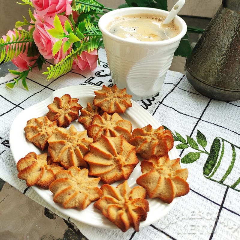 Мягкий вечер — кофе теперь не скучен: кофейное кето-печенье бодрит даже в пасмурный день