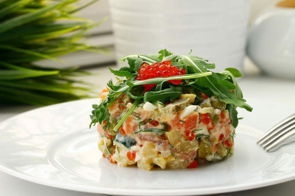 Петербуржцам советуют отказаться от оливье на Новый год