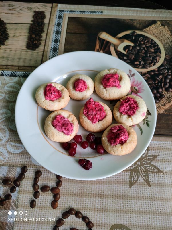 Кето-печенье с ягодным джемом: легкий десерт для особых выходных