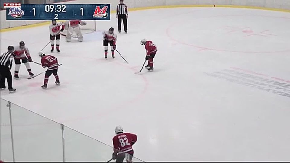 «Кузнецкий лед-2011» лидирует в первенстве Сибири по хоккею