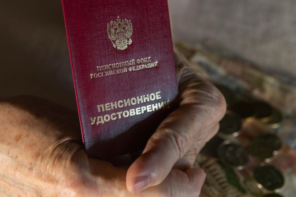 Пенсионерам напомнили о налоговых послаблениях на жильё и гаражи: кто может сэкономить