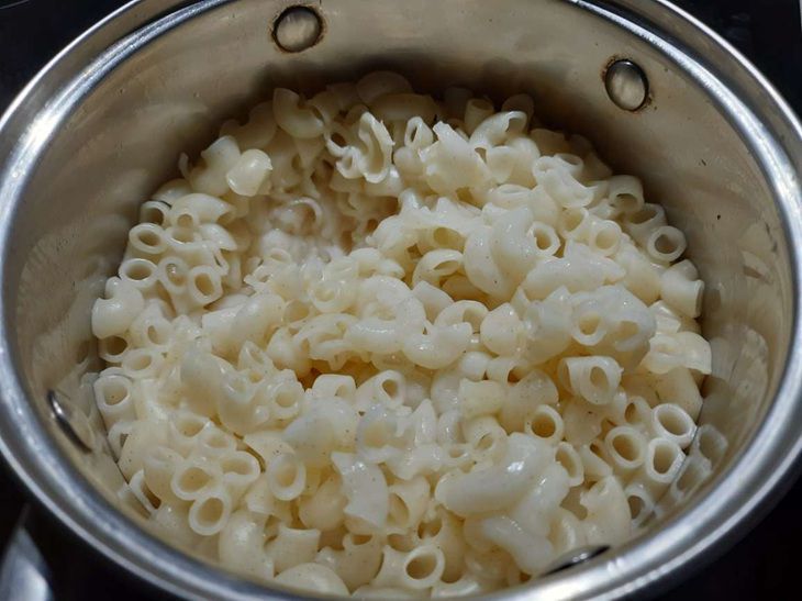 Промывать макароны холодной водой после варки: миф или необходимость?