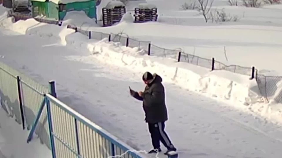 В Анжеро-Судженске сотрудники полиции задержали местного жителя за незаконное хранение и рекламу наркотиков