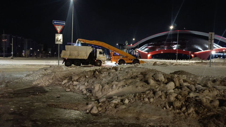 В Кемерове за сутки для обработки дорог и тротуаров использовали более 300 тонн противогололёдных материалов