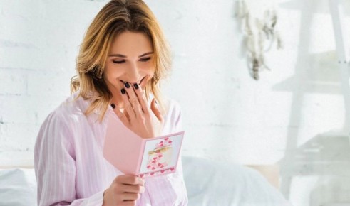 Идеи подарков на 8 марта: как порадовать маму, жену и коллег
