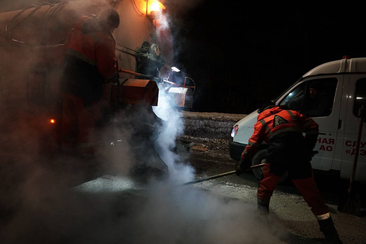 Сегодня дорожные службы проводят ямочный ремонт на улице Терешковой Сегодня дорожные службы проводят ямочный ремонт на улице Терешковой