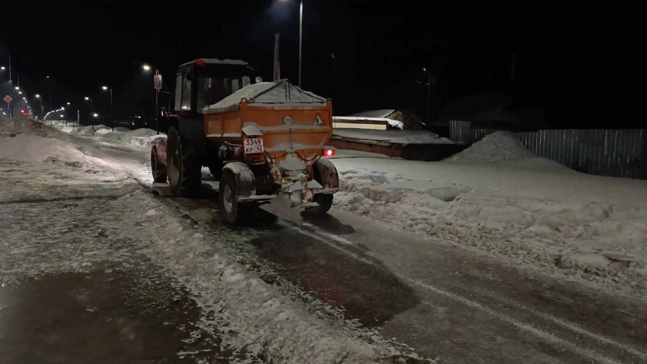 За сутки с улиц и дорог Кемерова вывезли 24 тысячи кубометров снега За сутки с улиц и дорог Кемерова вывезли 24 тысячи кубометров снега