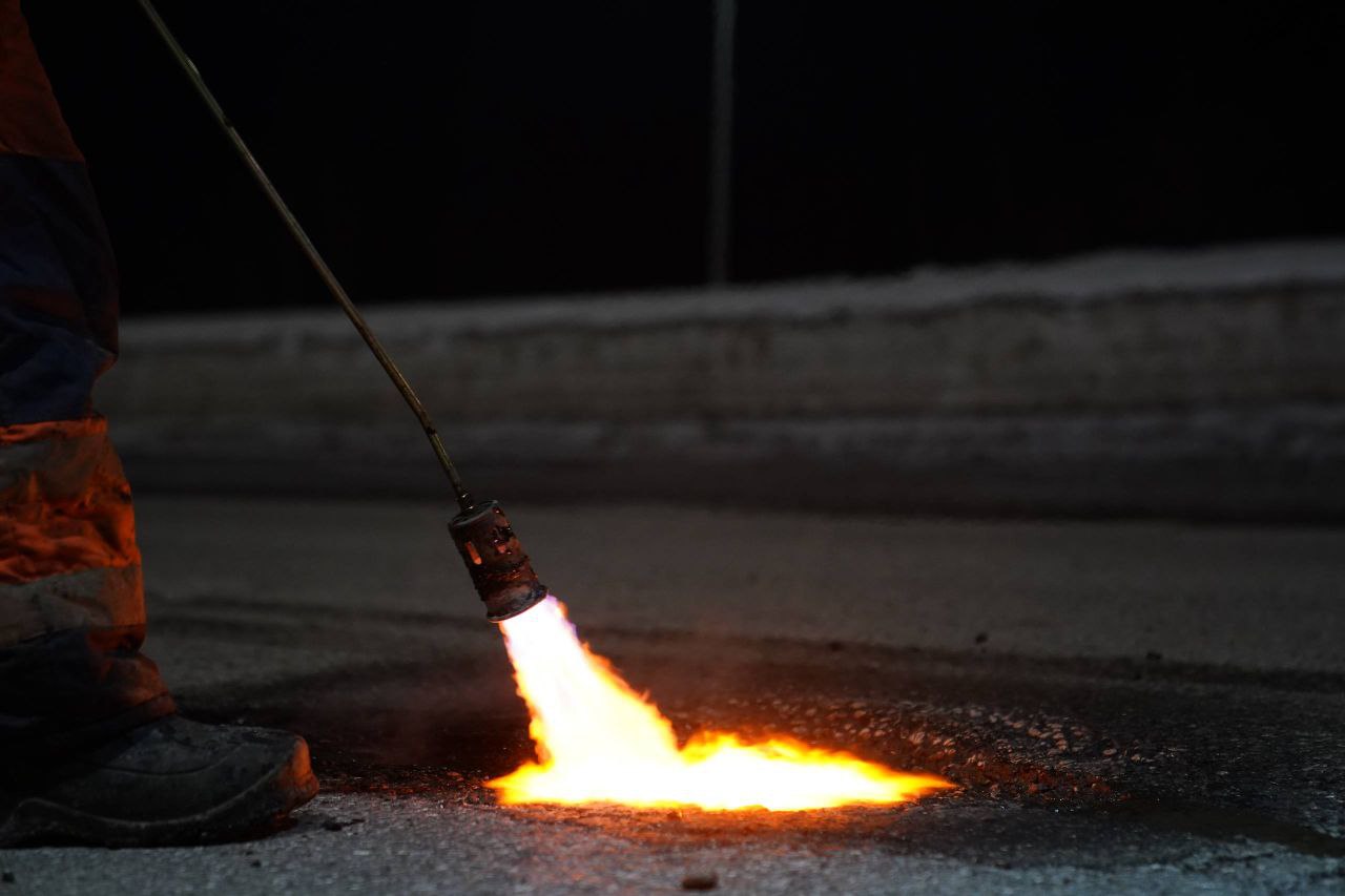 Сегодня дорожные службы проводят ямочный ремонт на улице Терешковой Сегодня дорожные службы проводят ямочный ремонт на улице Терешковой