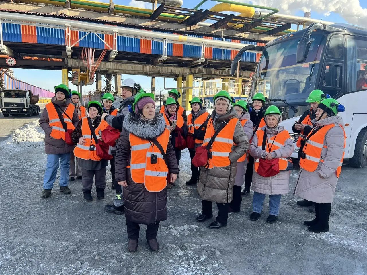 Члены городского Совета по территориальному общественному самоуправлению и общественники города Кемерово посетили с экскурсией территорию КАО «Азот» Члены городского Совета по территориальному общественному самоуправлению и общественники города Кемерово посетили с экскурсией территорию КАО «Азот»