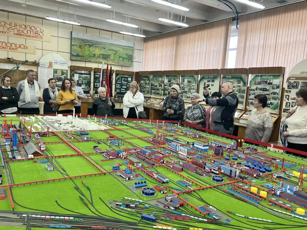 Члены городского Совета по территориальному общественному самоуправлению и общественники города Кемерово посетили с экскурсией территорию КАО «Азот» Члены городского Совета по территориальному общественному самоуправлению и общественники города Кемерово посетили с экскурсией территорию КАО «Азот»