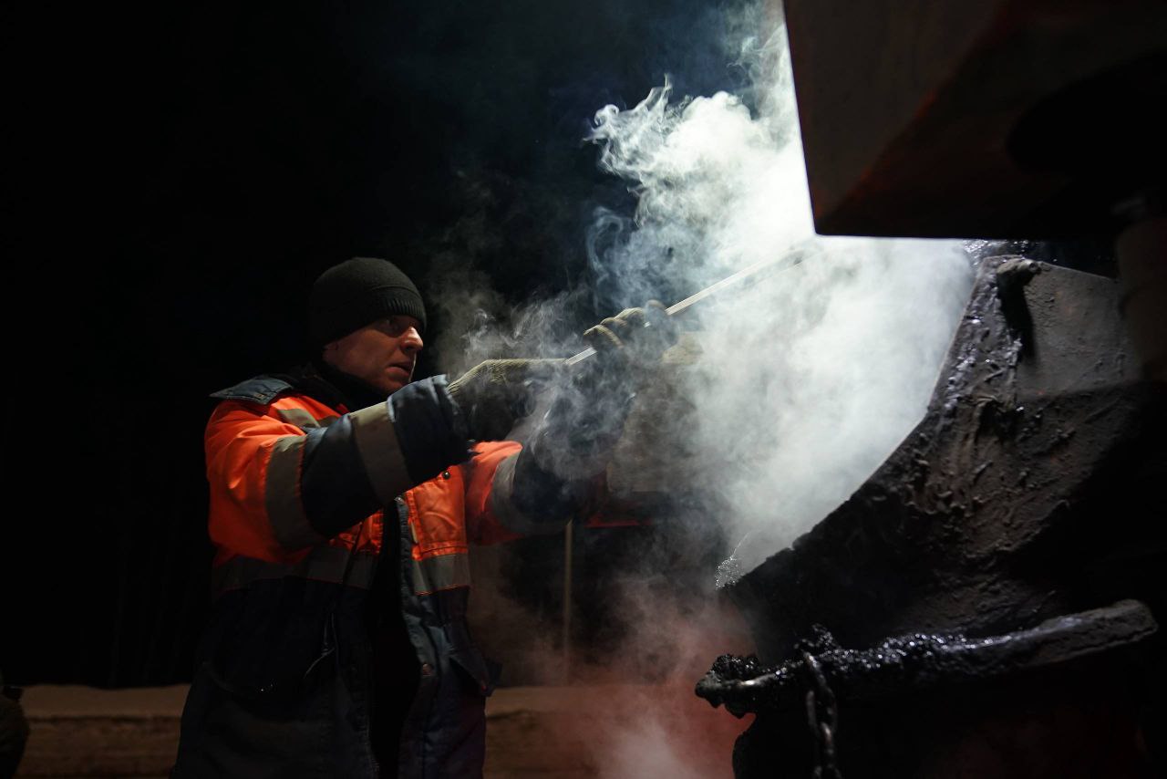 Сегодня дорожные службы проводят ямочный ремонт на улице Терешковой Сегодня дорожные службы проводят ямочный ремонт на улице Терешковой