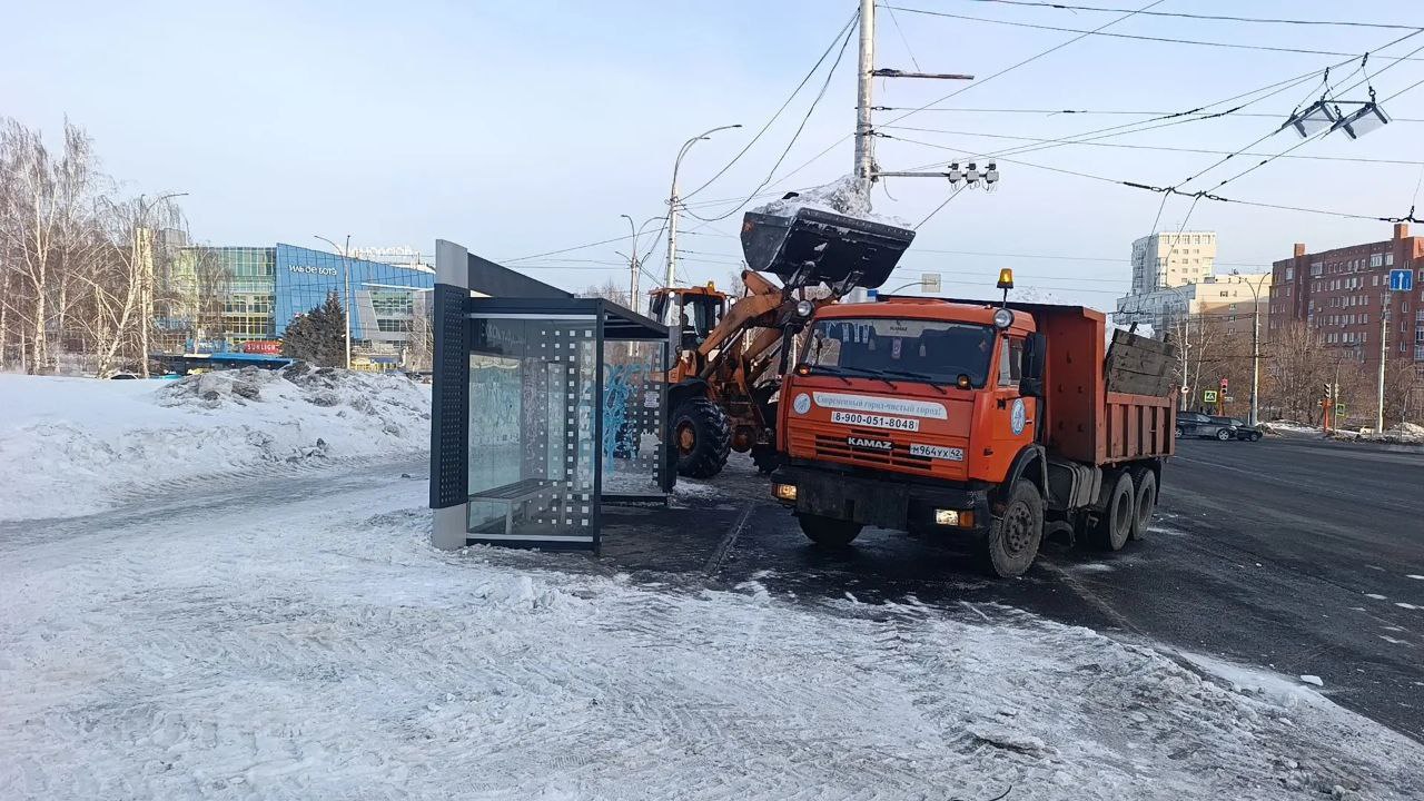 За сутки с улиц и дорог Кемерова вывезли 24 тысячи кубометров снега