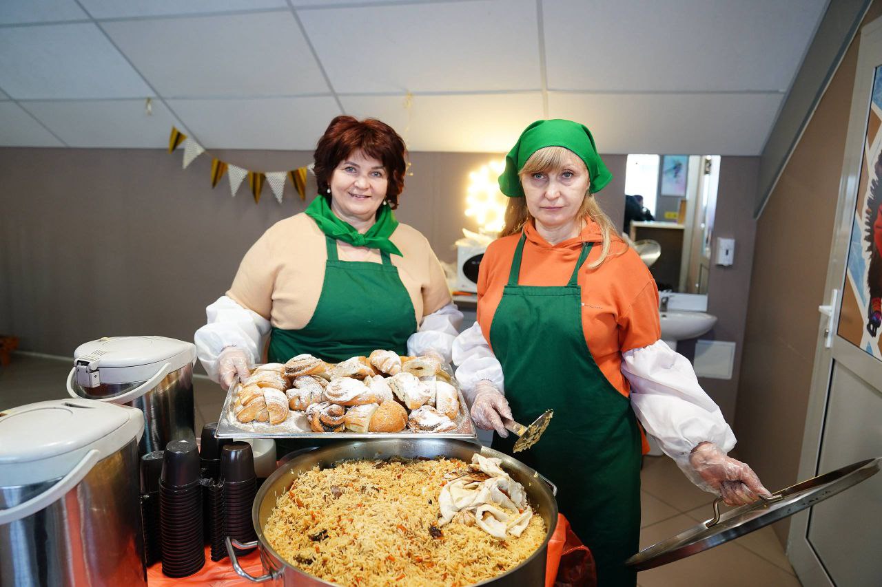 В Заводском районе в честь Дня защитника Отечества провели турнир по хоккею в валенках В Заводском районе в честь Дня защитника Отечества провели турнир по хоккею в валенках