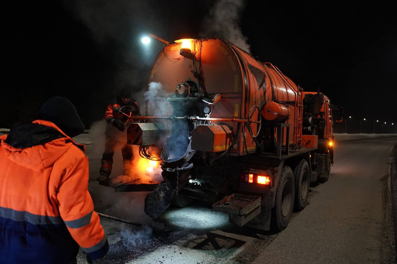 Сегодня дорожные службы проводят ямочный ремонт на улице Терешковой Сегодня дорожные службы проводят ямочный ремонт на улице Терешковой