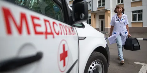 «Пусть сам приходит»: Как участковый терапевт игнорирует лежачего деда с температурой 39