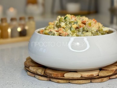 Оливье с изюминкой: как заменить традиционные ингредиенты на что-то необычное