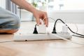 Почему стоит избегать удлинителей для мощных бытовых приборов