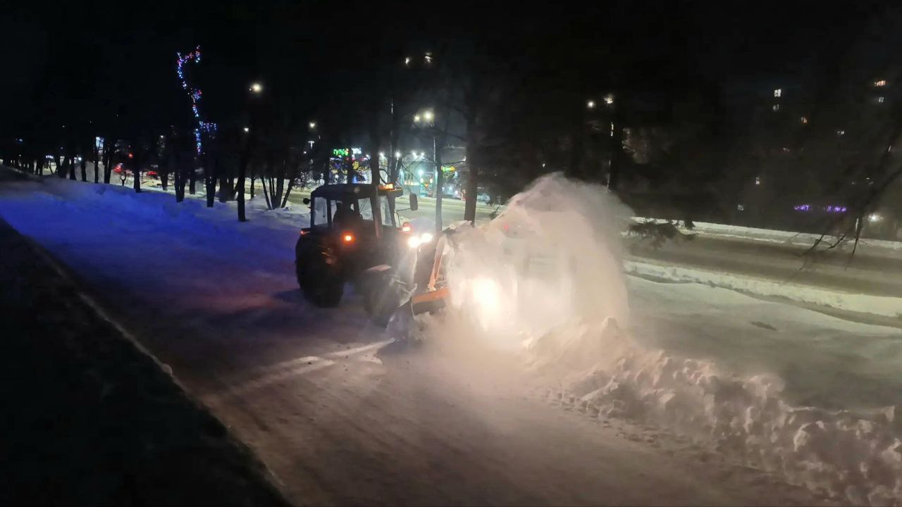 С начала зимнего сезона с улиц и дорог Кемерова вывезли более 1,4 млн кубометров снега С начала зимнего сезона с улиц и дорог Кемерова вывезли более 1,4 млн кубометров снега