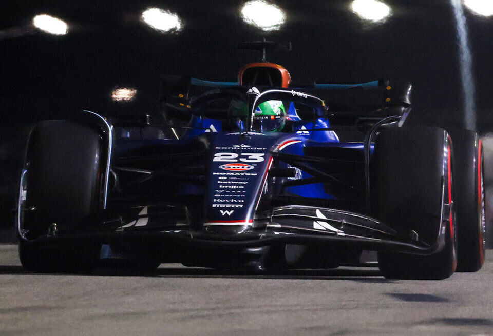 Албон и Сайнс: неожиданные проблемы на стартовой решетке в Сингапуре