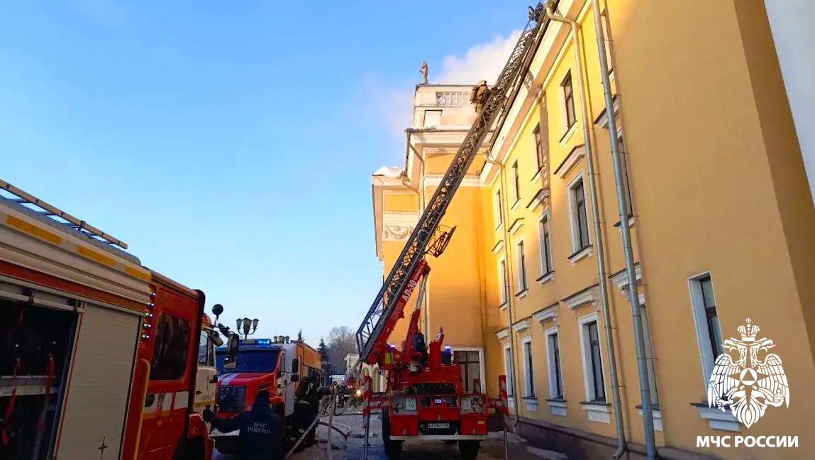 Огнеборцы ликвидировали пожар в Новокузнецке Огнеборцы ликвидировали пожар в Новокузнецке