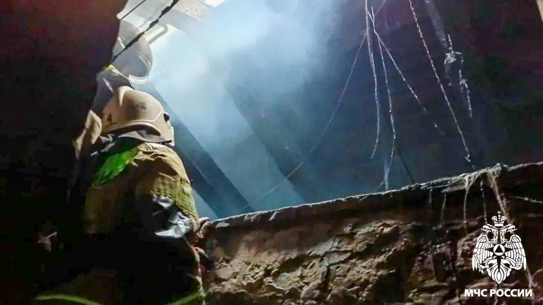 Огнеборцы ликвидировали пожар в Новокузнецке Огнеборцы ликвидировали пожар в Новокузнецке