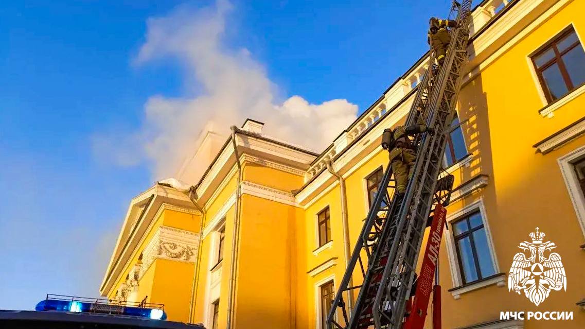 Огнеборцы ликвидировали пожар в Новокузнецке Огнеборцы ликвидировали пожар в Новокузнецке