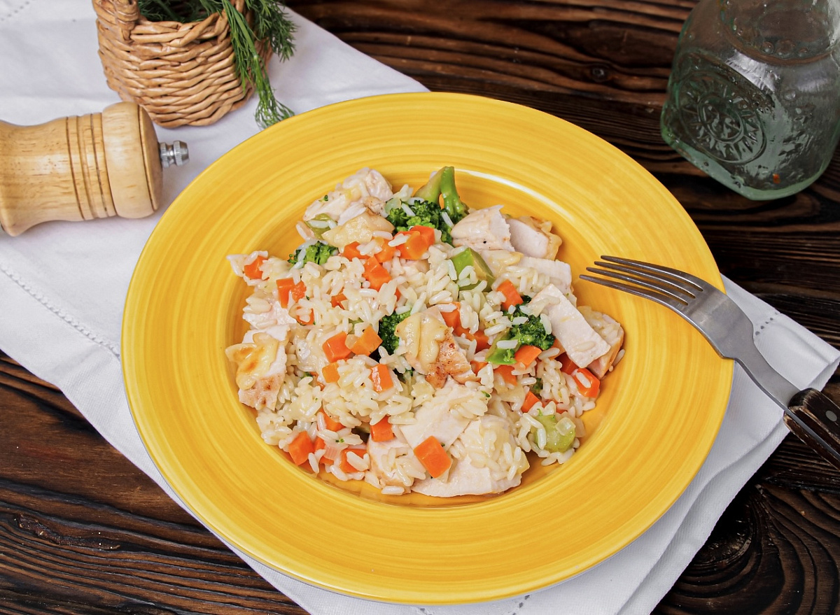 Нежная курочка под сырной шапкой с ароматным рисом