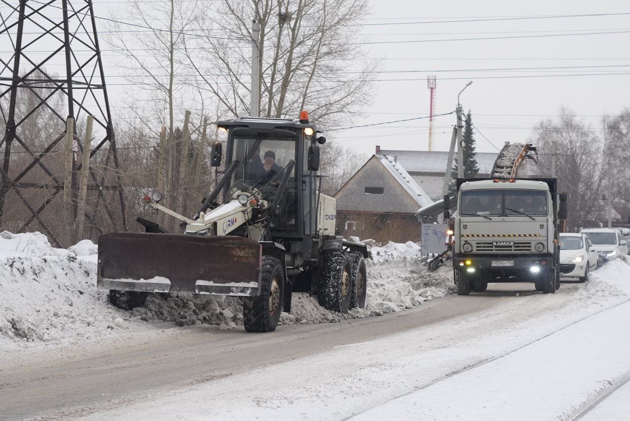 В Кемерове сегодня в рамках противопаводковых мероприятий вывозят снег на улице Ракитянского В Кемерове сегодня в рамках противопаводковых мероприятий вывозят снег на улице Ракитянского